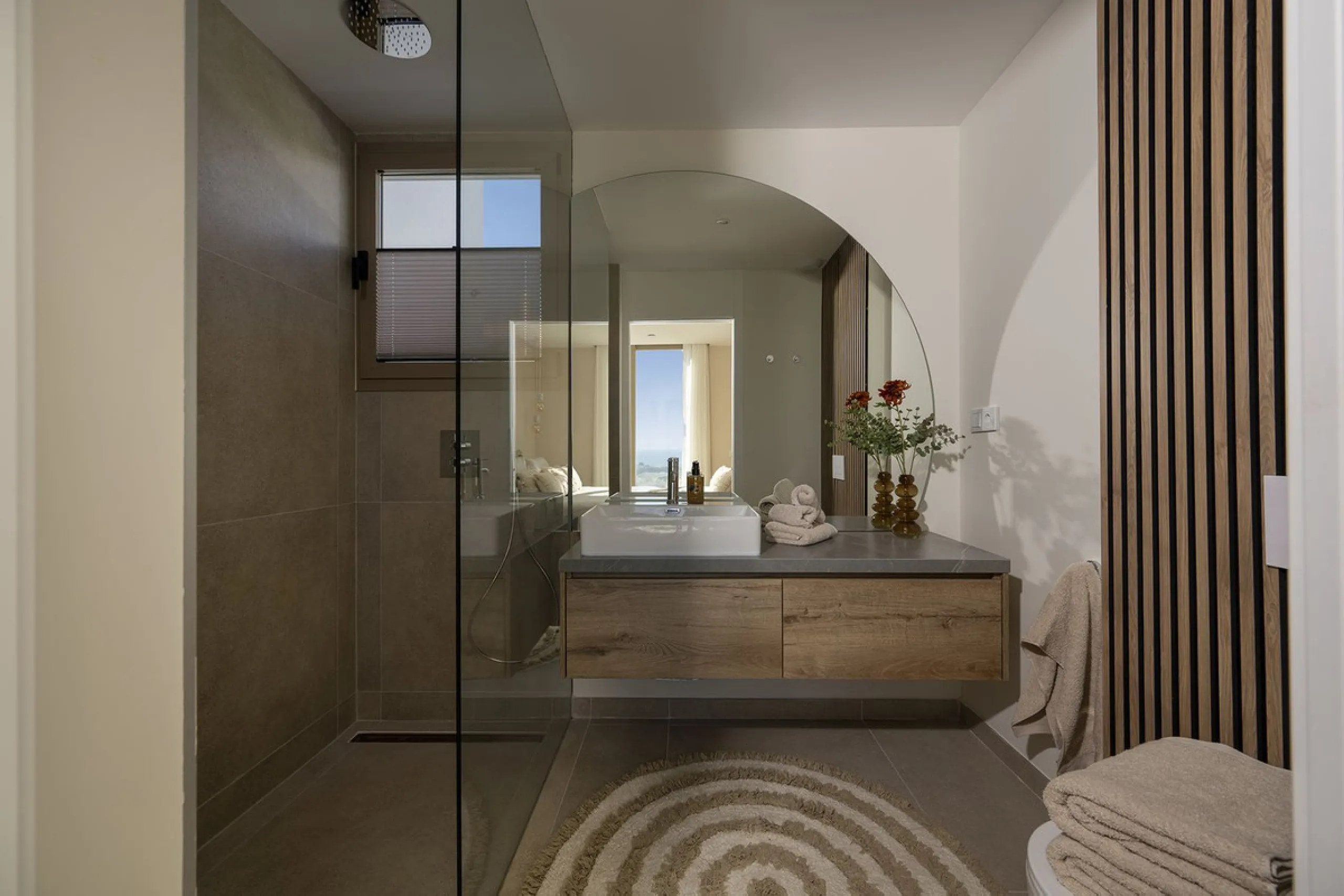 Amazing key ready 2-bedroom penthouse in La Cala de Mijas, boasting spectacular sea views. The upper level features a solarium with an outdoor kitchen and a jacuzzi. This boutique development prioritizes quality, functionality, and design, providing an ex