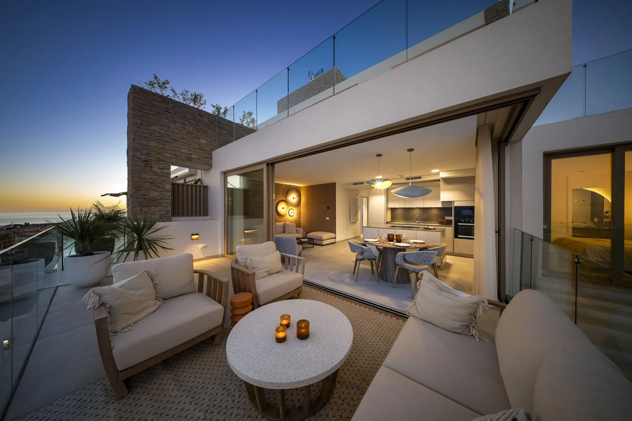 Amazing key ready 2-bedroom penthouse in La Cala de Mijas, boasting spectacular sea views. The upper level features a solarium with an outdoor kitchen and a jacuzzi. This boutique development prioritizes quality, functionality, and design, providing an ex