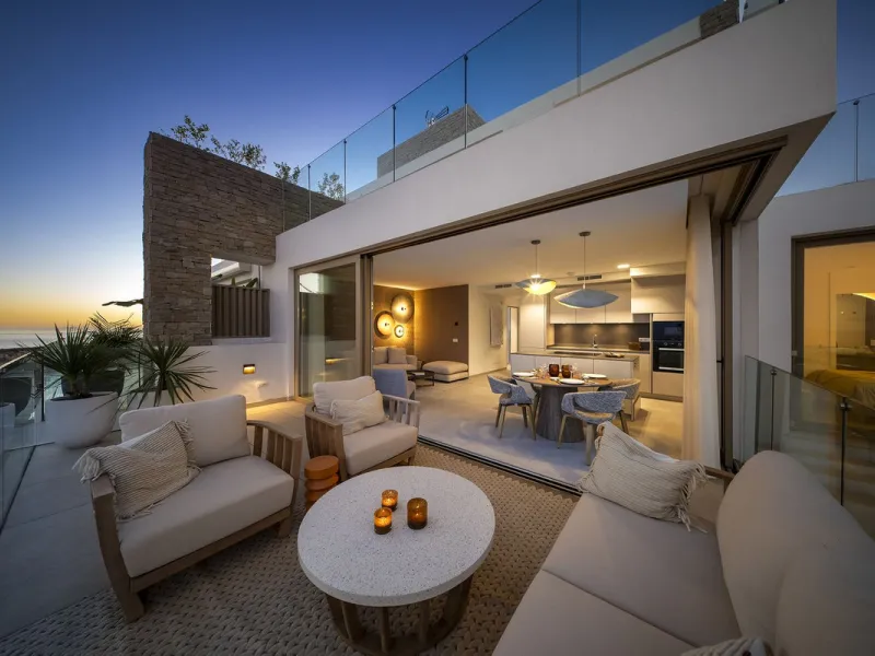 Amazing key ready 2-bedroom penthouse in La Cala de Mijas, boasting spectacular sea views. The upper level features a solarium with an outdoor kitchen and a jacuzzi. This boutique development prioritizes quality, functionality, and design, providing an ex
