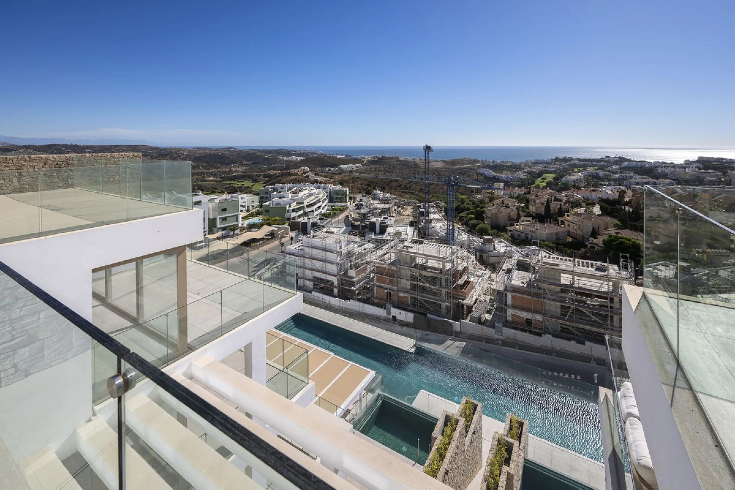 Amazing key ready 2-bedroom penthouse in La Cala de Mijas, boasting spectacular sea views. The upper level features a solarium with an outdoor kitchen and a jacuzzi. This boutique development prioritizes quality, functionality, and design, providing an ex