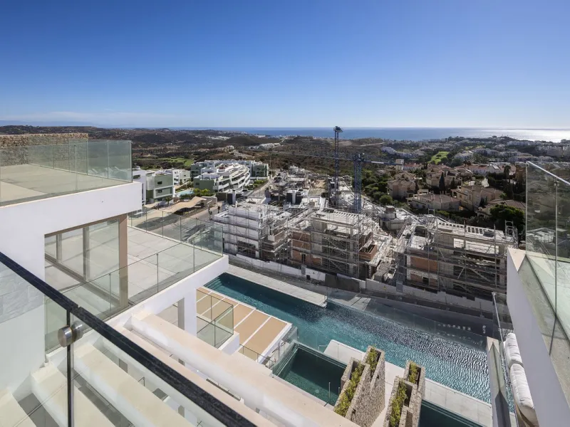 Amazing key ready 2-bedroom penthouse in La Cala de Mijas, boasting spectacular sea views. The upper level features a solarium with an outdoor kitchen and a jacuzzi. This boutique development prioritizes quality, functionality, and design, providing an ex