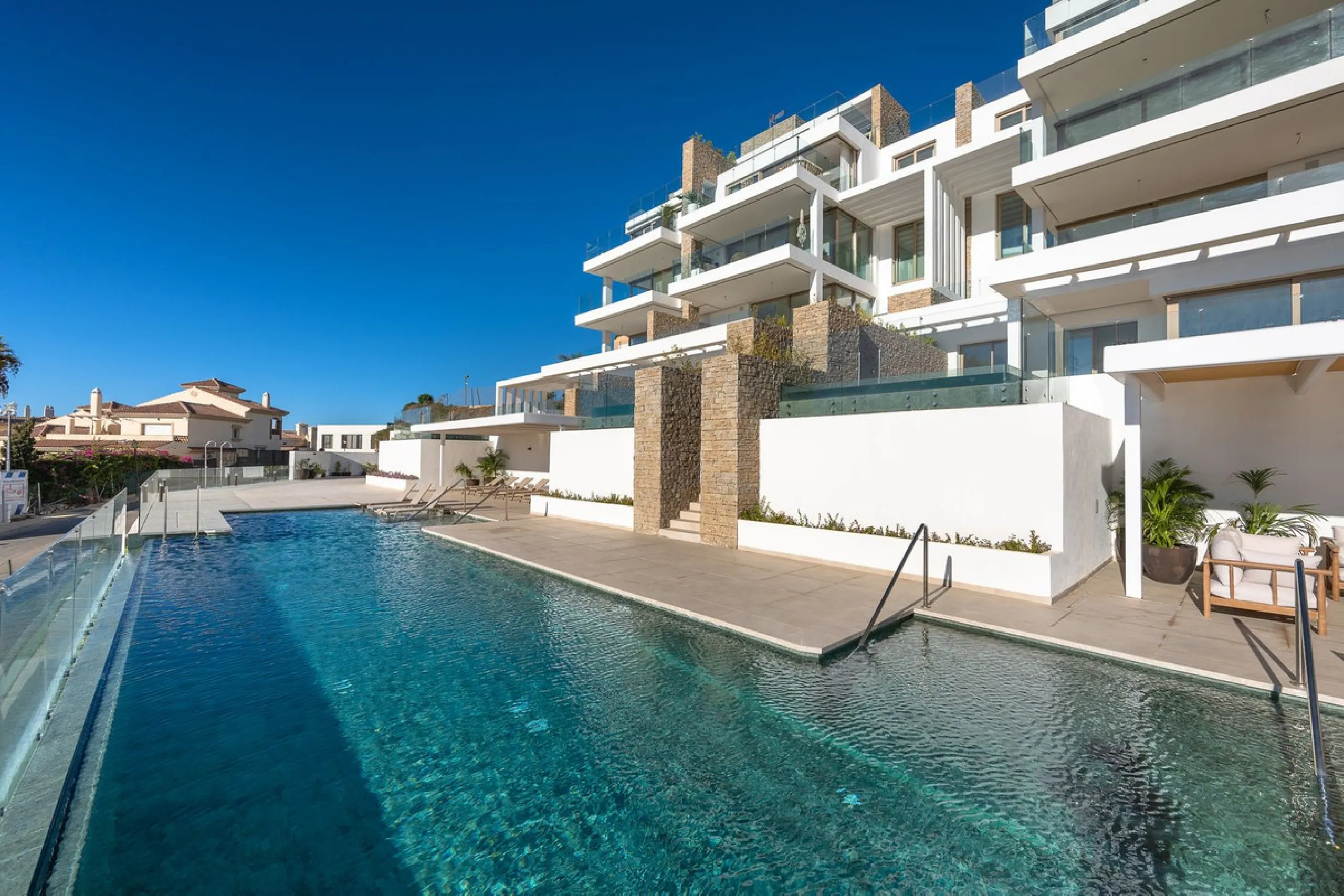 Amazing key ready 2-bedroom penthouse in La Cala de Mijas, boasting spectacular sea views. The upper level features a solarium with an outdoor kitchen and a jacuzzi. This boutique development prioritizes quality, functionality, and design, providing an ex