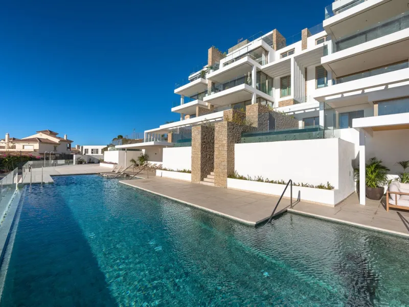 Amazing key ready 2-bedroom penthouse in La Cala de Mijas, boasting spectacular sea views. The upper level features a solarium with an outdoor kitchen and a jacuzzi. This boutique development prioritizes quality, functionality, and design, providing an ex