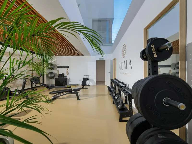 Amazing key ready 2-bedroom penthouse in La Cala de Mijas, boasting spectacular sea views. The upper level features a solarium with an outdoor kitchen and a jacuzzi. This boutique development prioritizes quality, functionality, and design, providing an ex