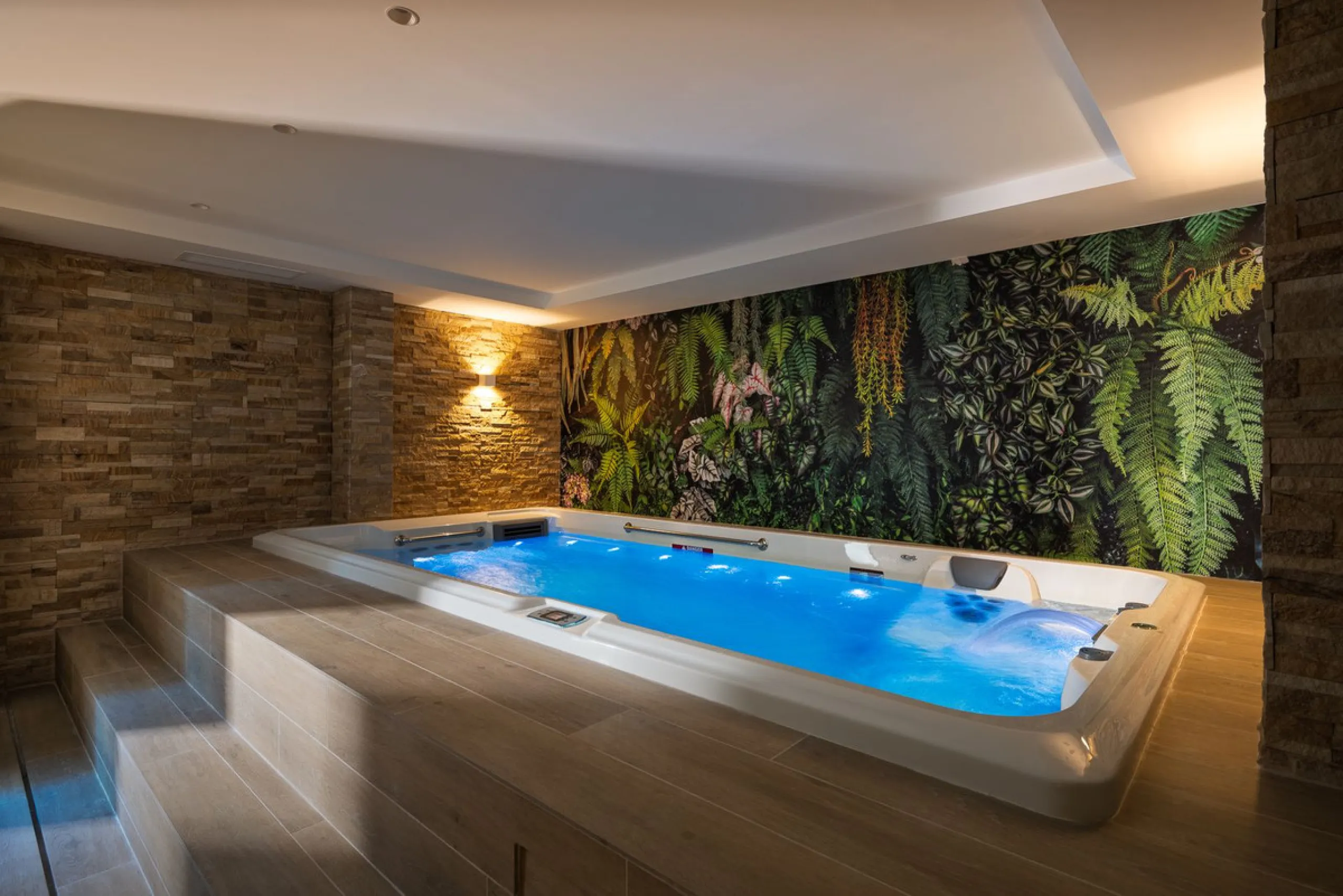 Amazing key ready 2-bedroom penthouse in La Cala de Mijas, boasting spectacular sea views. The upper level features a solarium with an outdoor kitchen and a jacuzzi. This boutique development prioritizes quality, functionality, and design, providing an ex