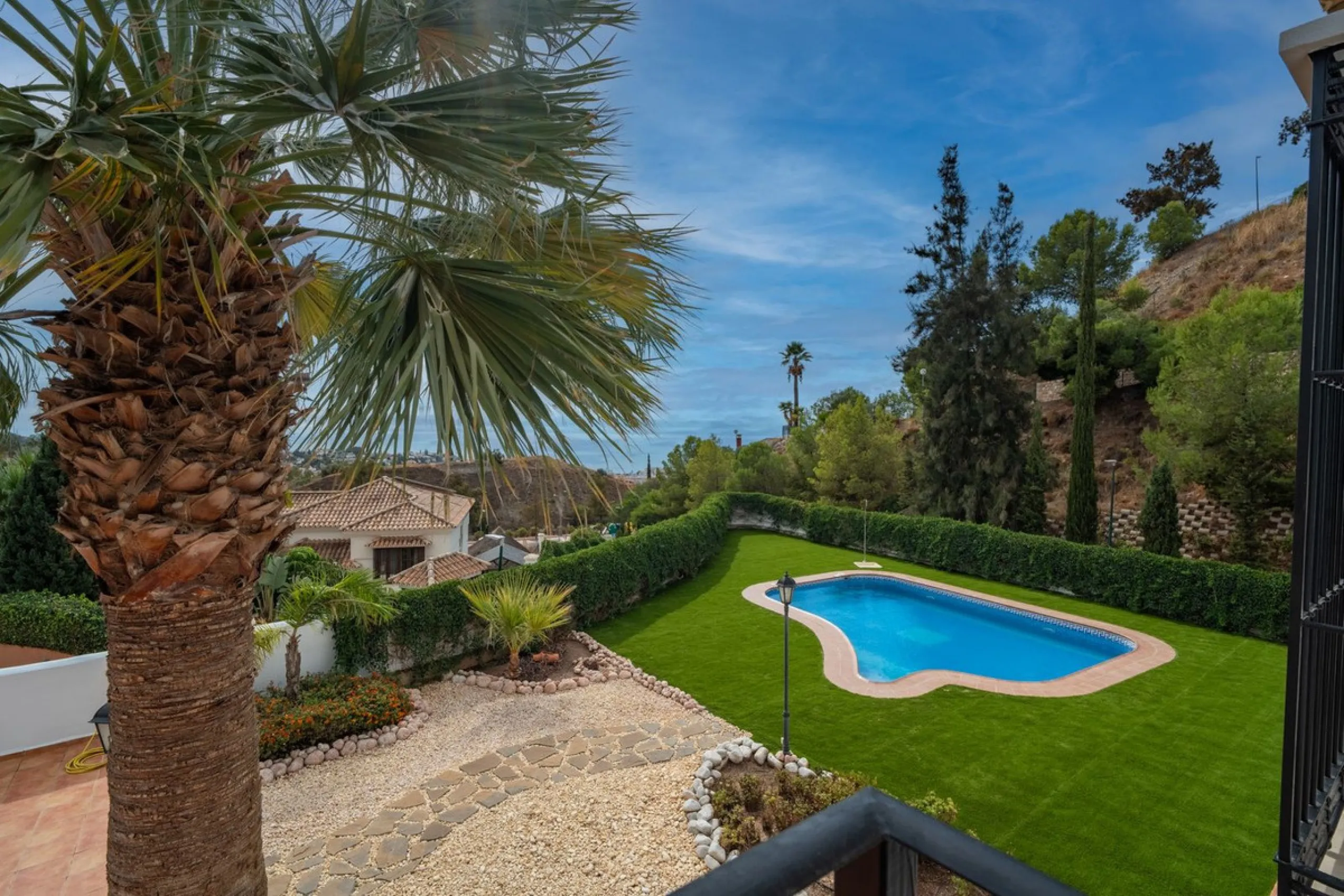 House - Detached Villa в продаже в Málaga, Málaga. В доме 5 спален и 4 ванных комнат. Площадь дома 350 м²