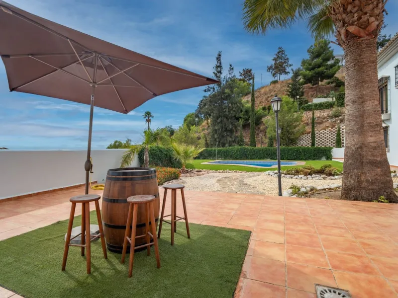 House - Detached Villa в продаже в Málaga, Málaga. В доме 5 спален и 4 ванных комнат. Площадь дома 350 м²