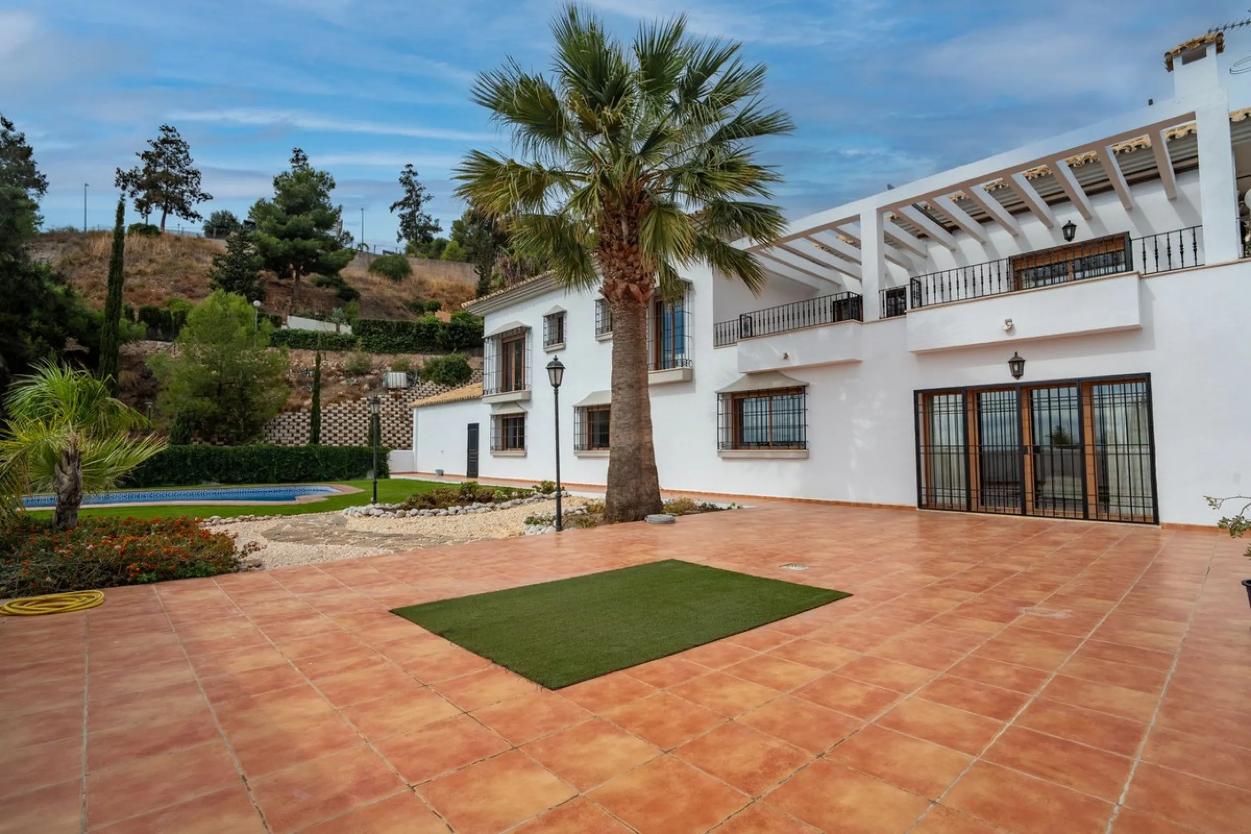 House - Detached Villa в продаже в Málaga, Málaga. В доме 5 спален и 4 ванных комнат. Площадь дома 350 м²
