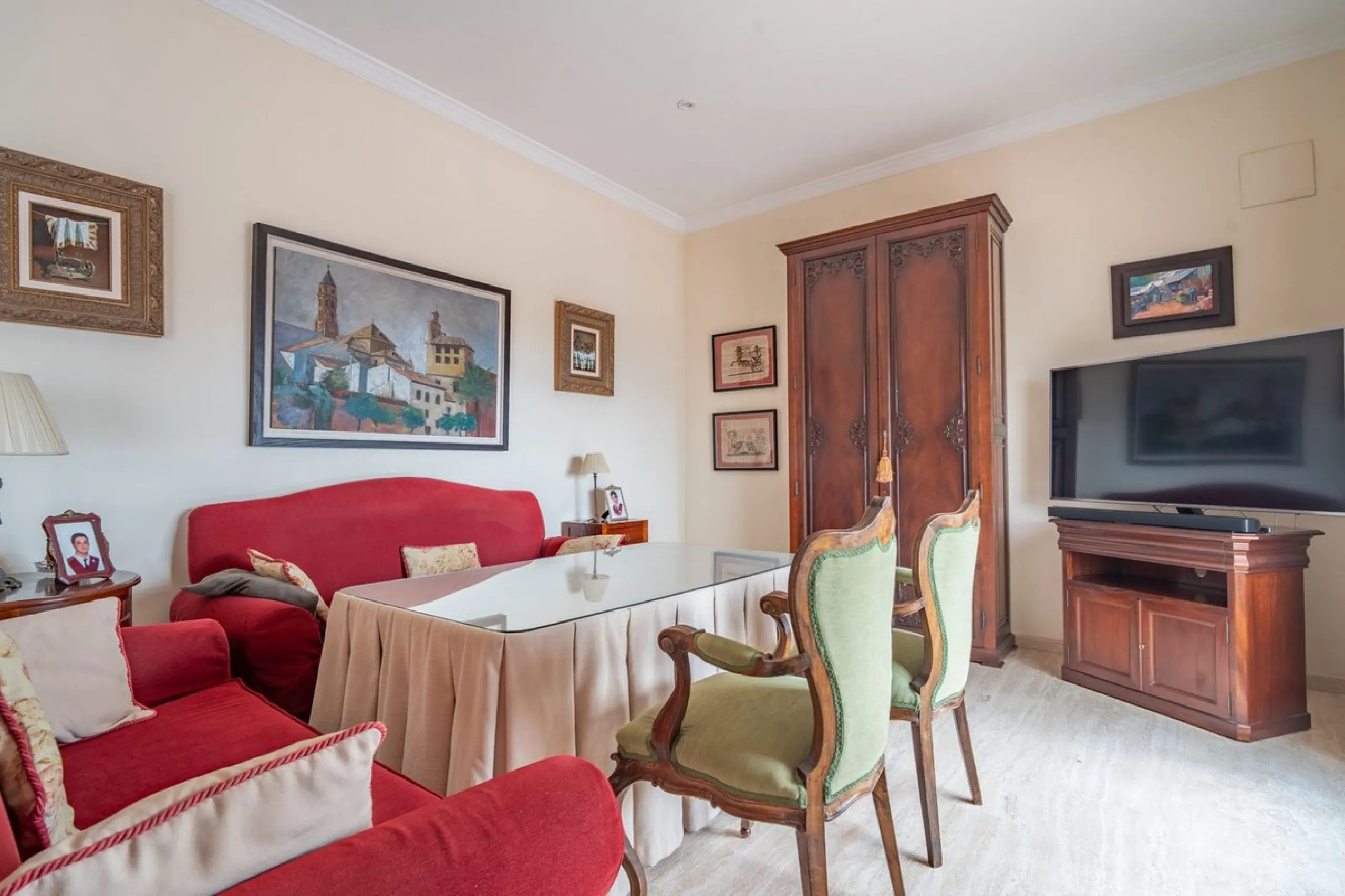 House - Detached Villa в продаже в Málaga, Málaga. В доме 5 спален и 4 ванных комнат. Площадь дома 350 м²