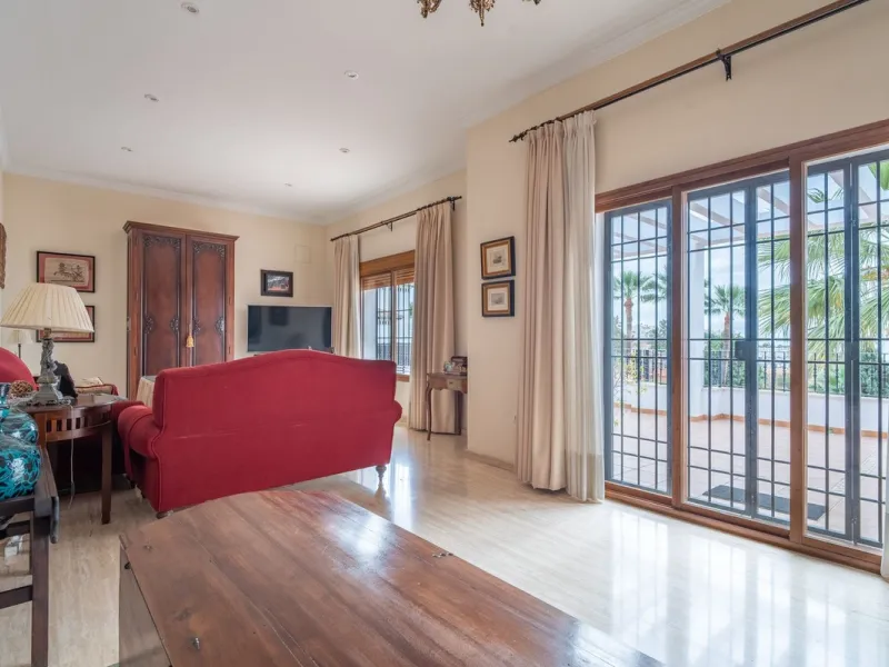 House - Detached Villa в продаже в Málaga, Málaga. В доме 5 спален и 4 ванных комнат. Площадь дома 350 м²