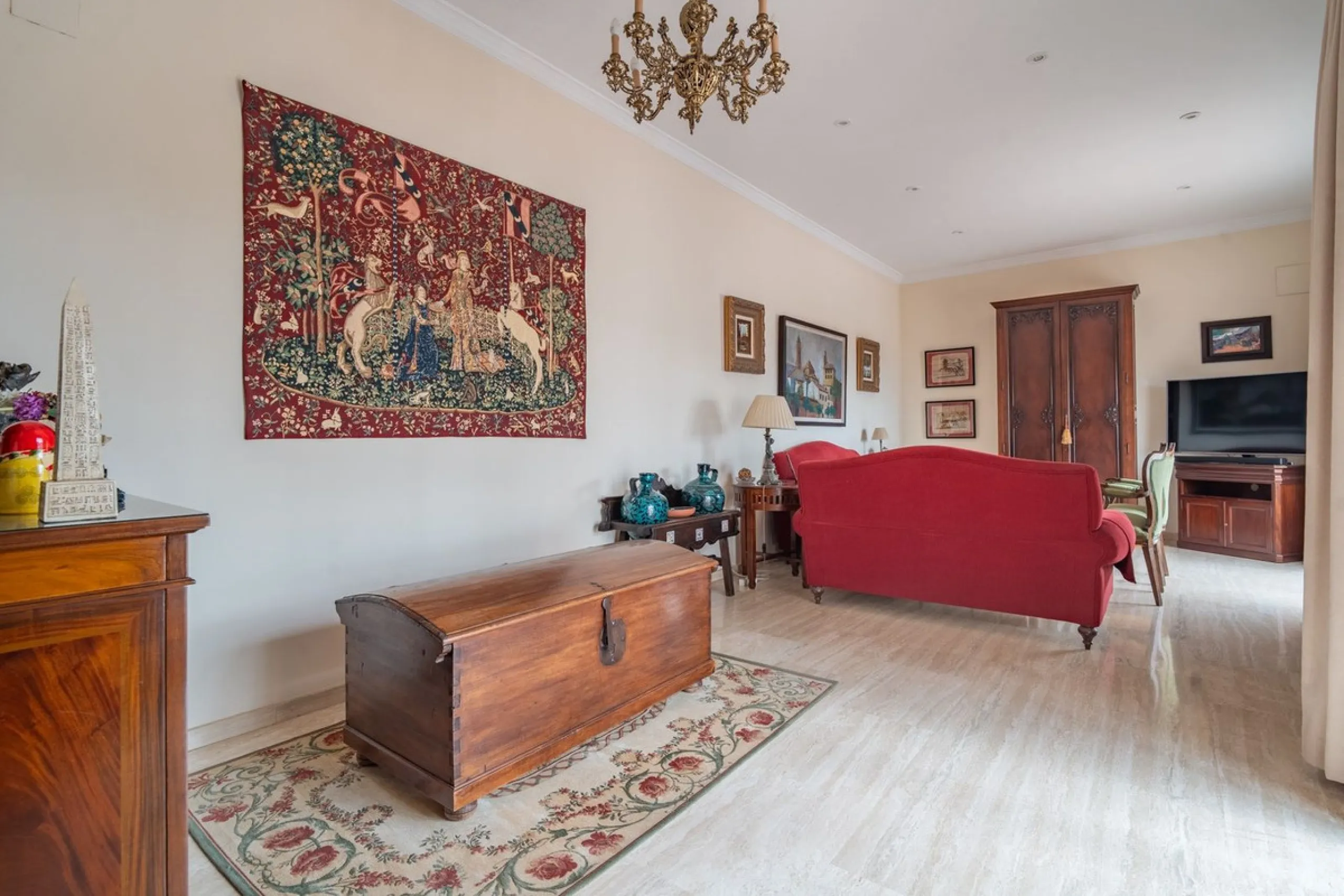 House - Detached Villa в продаже в Málaga, Málaga. В доме 5 спален и 4 ванных комнат. Площадь дома 350 м²