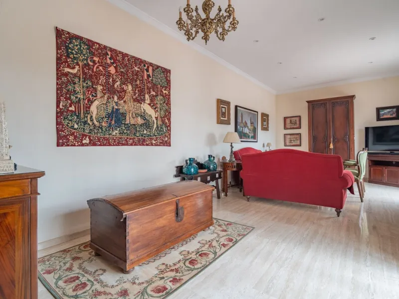 House - Detached Villa в продаже в Málaga, Málaga. В доме 5 спален и 4 ванных комнат. Площадь дома 350 м²