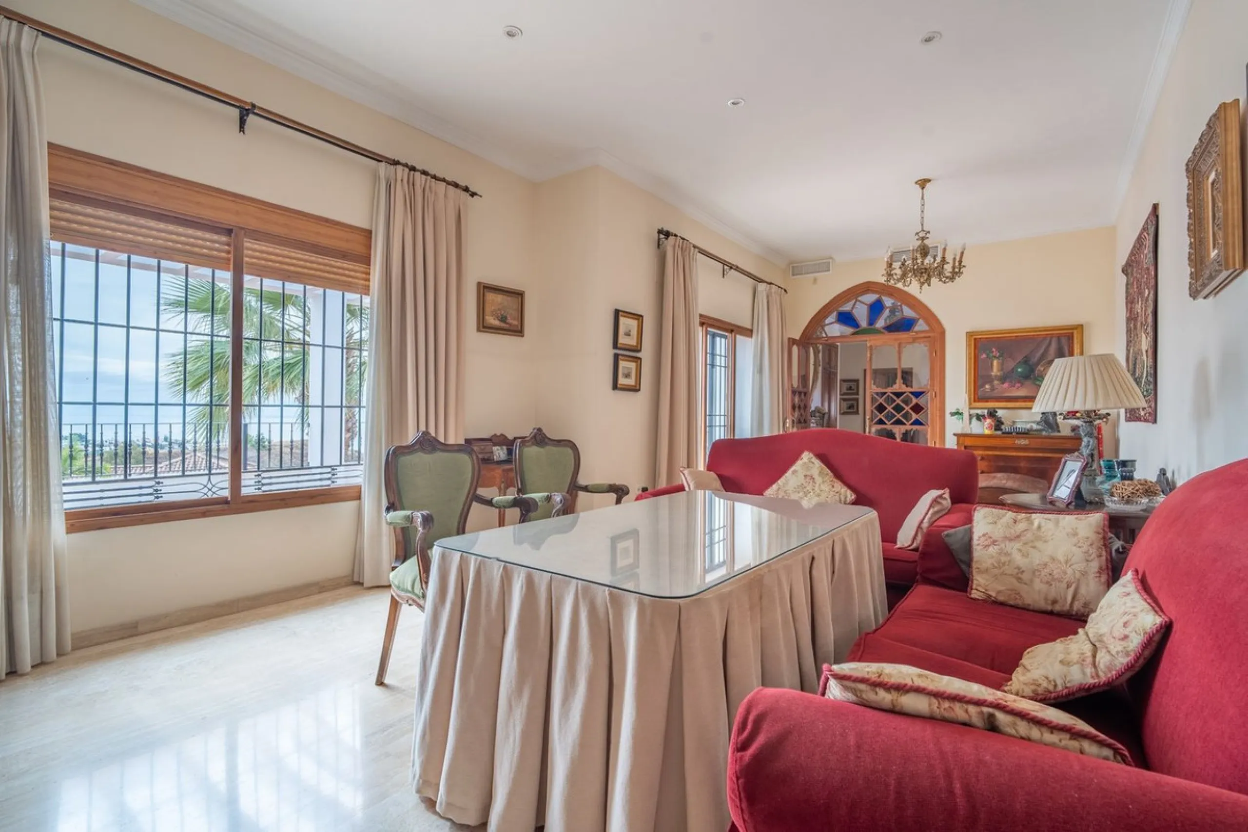 House - Detached Villa в продаже в Málaga, Málaga. В доме 5 спален и 4 ванных комнат. Площадь дома 350 м²