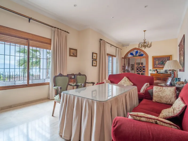 House - Detached Villa в продаже в Málaga, Málaga. В доме 5 спален и 4 ванных комнат. Площадь дома 350 м²