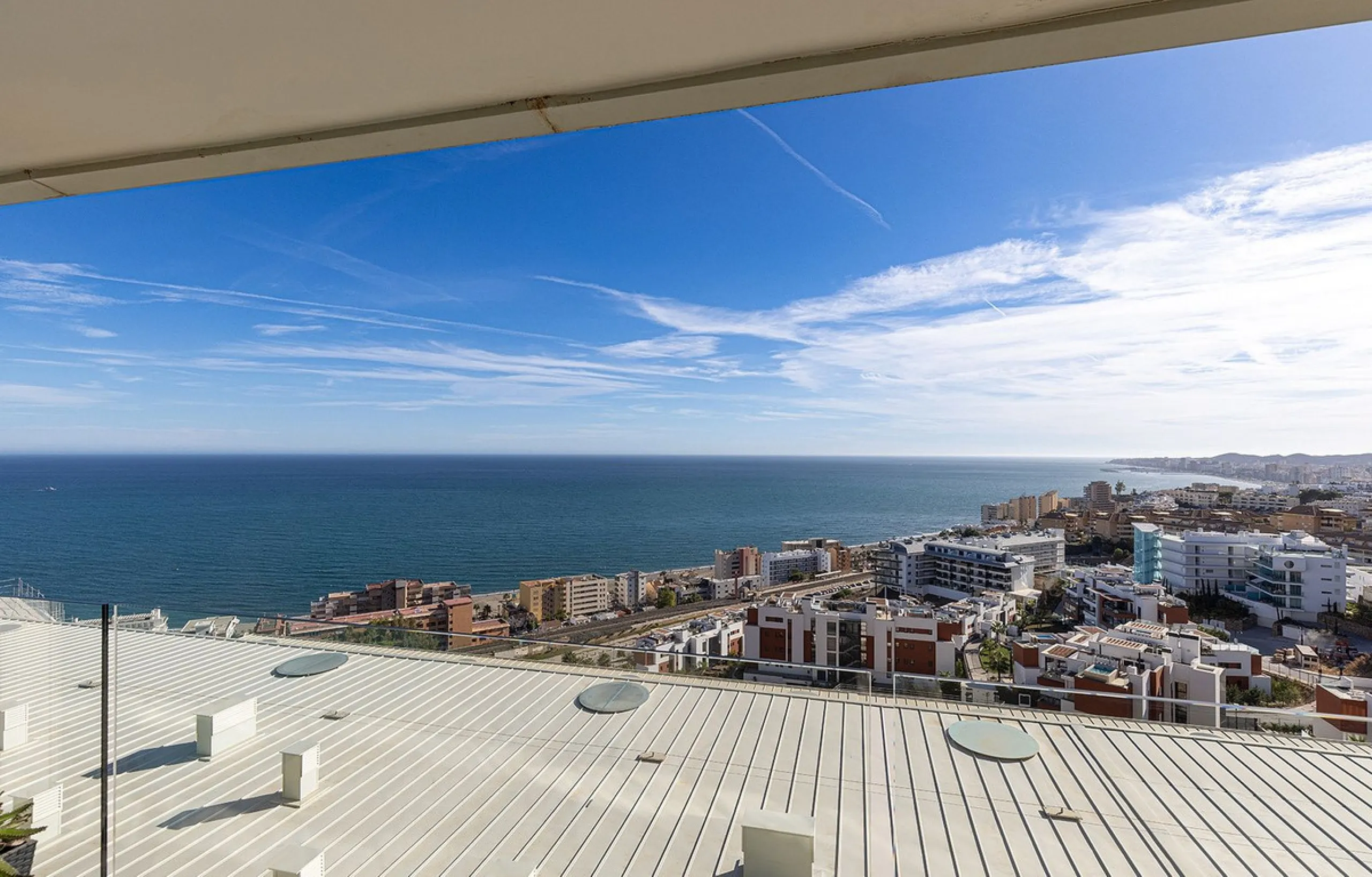 Apartment - Middle Floor Apartment в продаже в Fuengirola, Málaga. В доме 2 спален и 2 ванных комнат. Площадь дома 83 м²