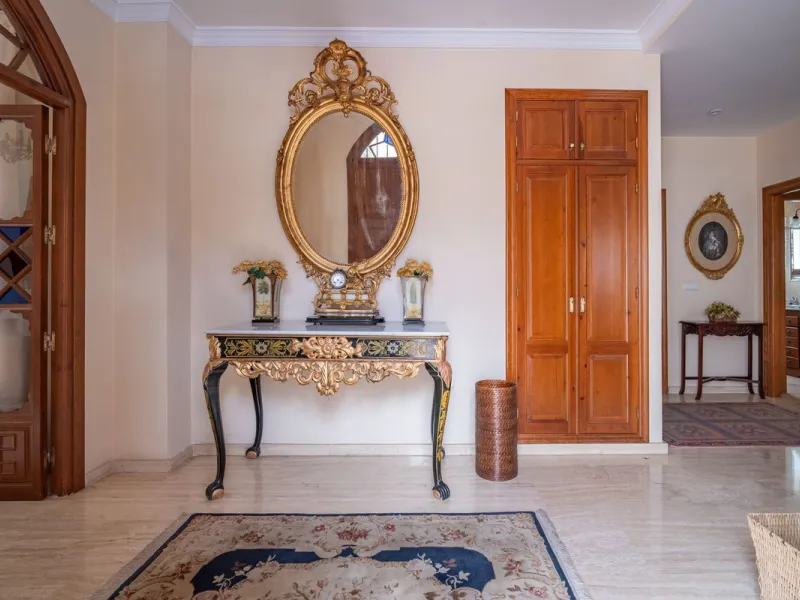 House - Detached Villa в продаже в Málaga, Málaga. В доме 5 спален и 4 ванных комнат. Площадь дома 350 м²