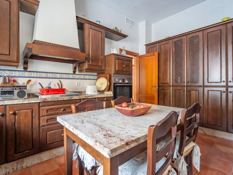House - Detached Villa в продаже в Málaga, Málaga. В доме 5 спален и 4 ванных комнат. Площадь дома 350 м²
