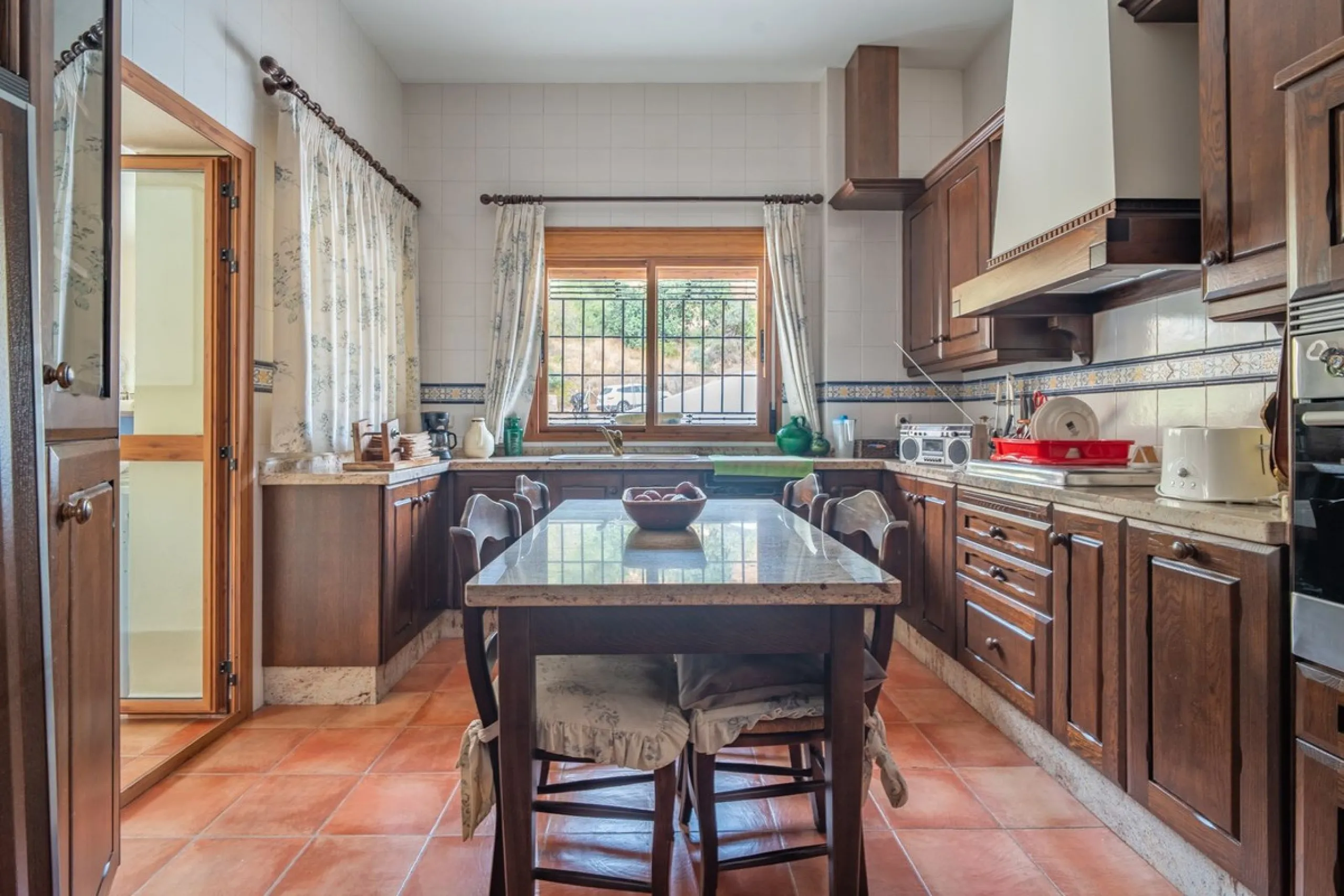 House - Detached Villa в продаже в Málaga, Málaga. В доме 5 спален и 4 ванных комнат. Площадь дома 350 м²