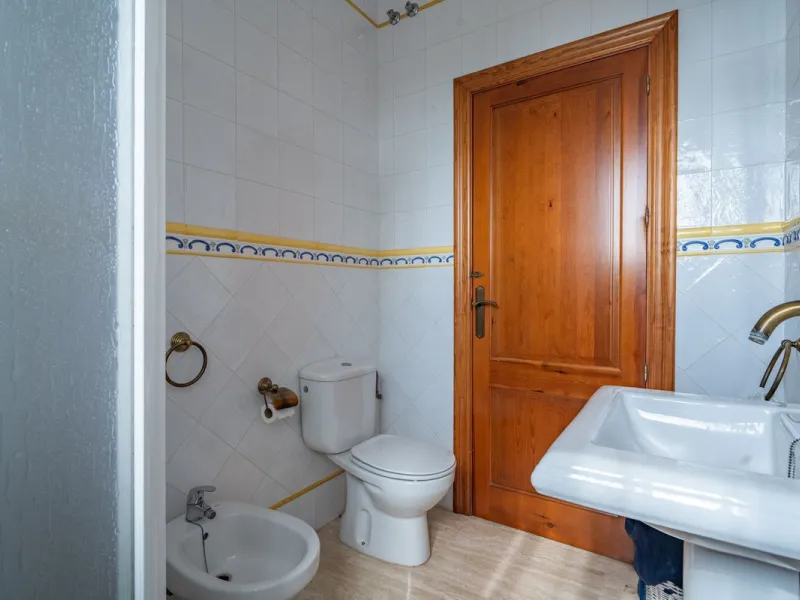 House - Detached Villa в продаже в Málaga, Málaga. В доме 5 спален и 4 ванных комнат. Площадь дома 350 м²
