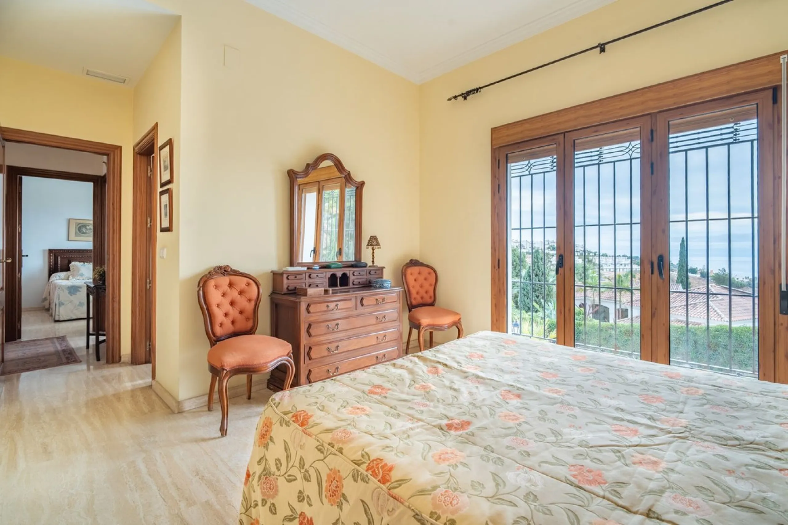 House - Detached Villa в продаже в Málaga, Málaga. В доме 5 спален и 4 ванных комнат. Площадь дома 350 м²
