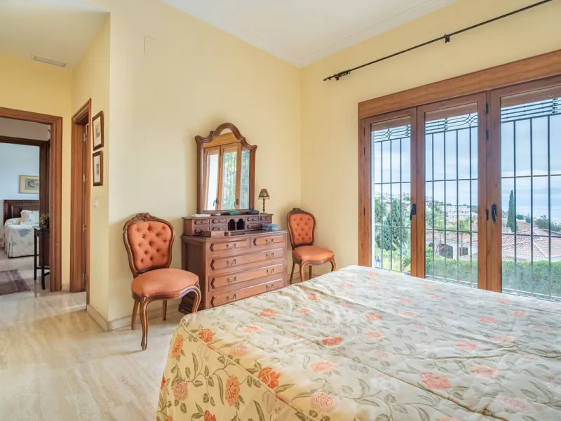 House - Detached Villa в продаже в Málaga, Málaga. В доме 5 спален и 4 ванных комнат. Площадь дома 350 м²