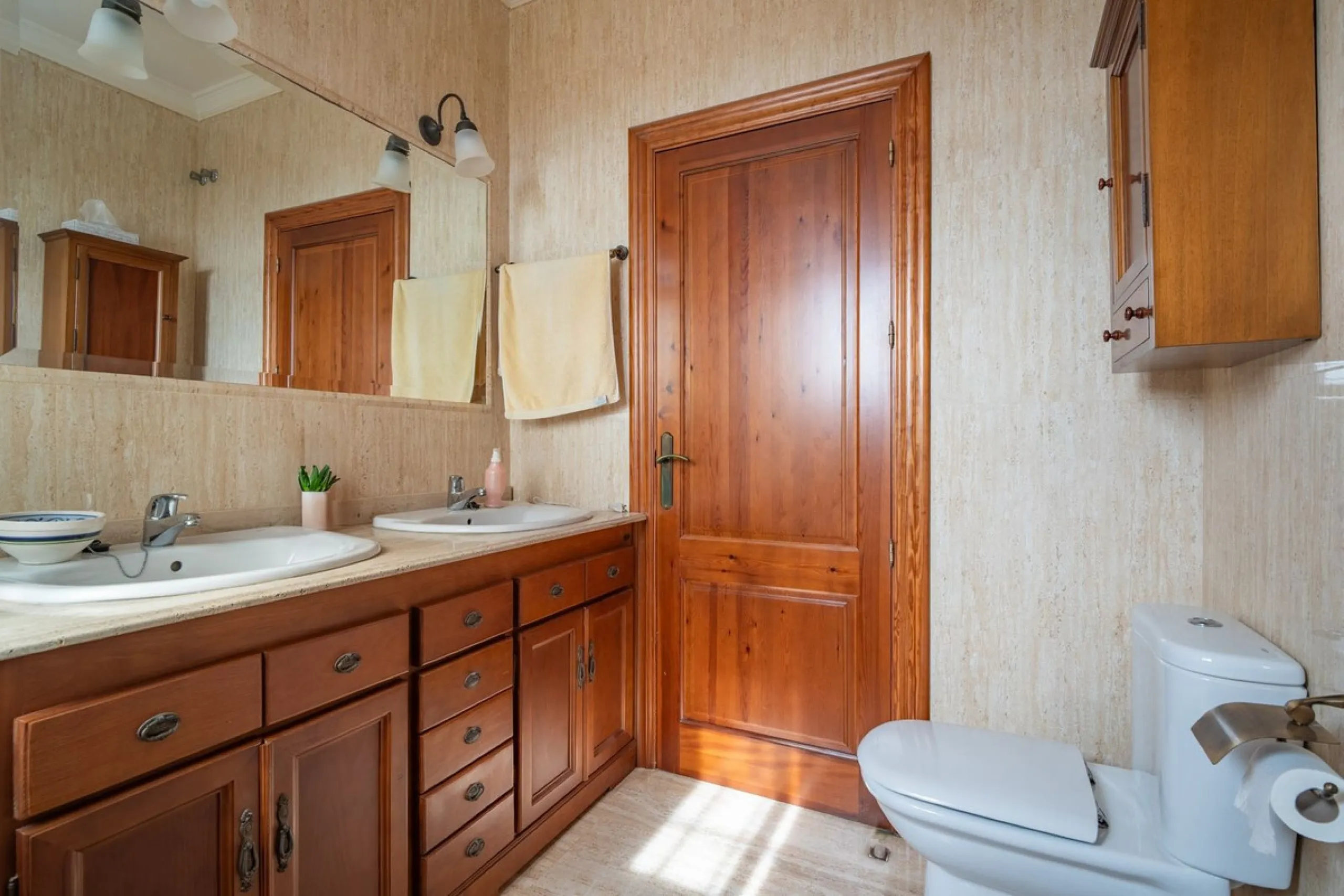 House - Detached Villa в продаже в Málaga, Málaga. В доме 5 спален и 4 ванных комнат. Площадь дома 350 м²