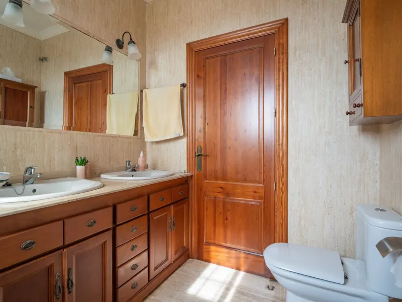 House - Detached Villa в продаже в Málaga, Málaga. В доме 5 спален и 4 ванных комнат. Площадь дома 350 м²