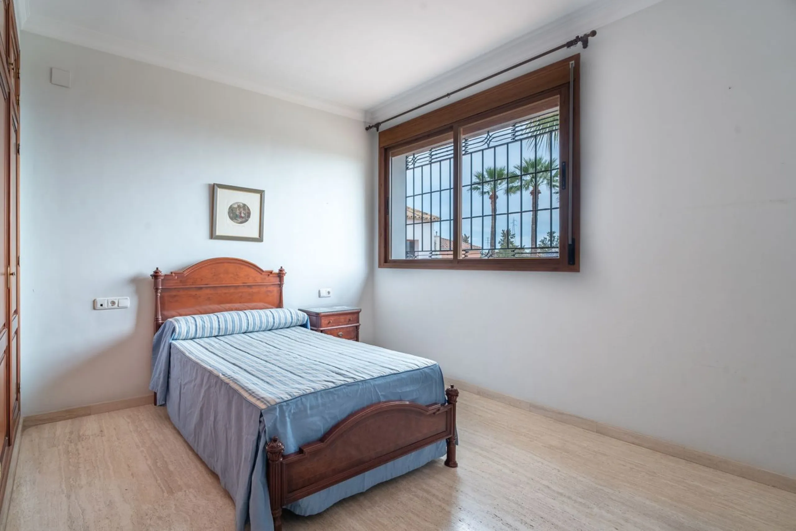 House - Detached Villa в продаже в Málaga, Málaga. В доме 5 спален и 4 ванных комнат. Площадь дома 350 м²