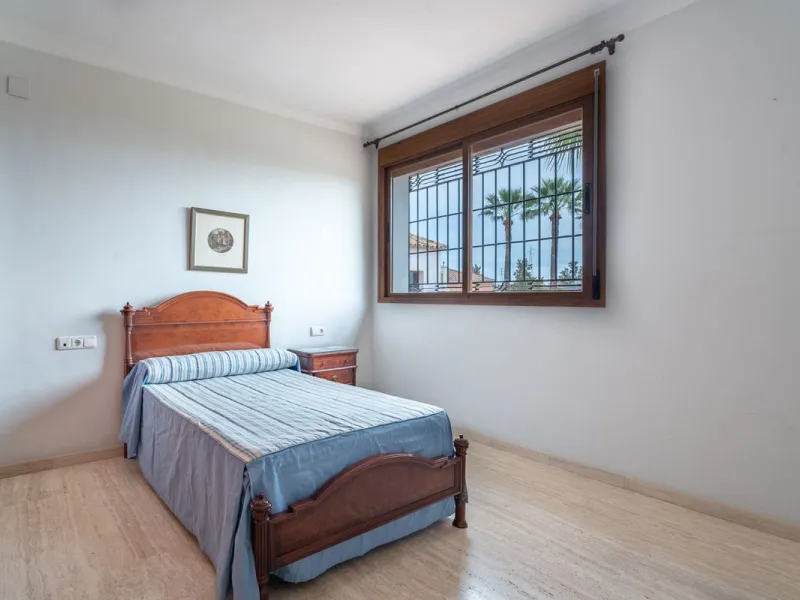 House - Detached Villa в продаже в Málaga, Málaga. В доме 5 спален и 4 ванных комнат. Площадь дома 350 м²