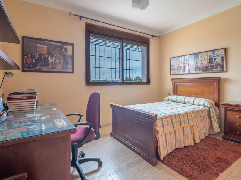 House - Detached Villa в продаже в Málaga, Málaga. В доме 5 спален и 4 ванных комнат. Площадь дома 350 м²