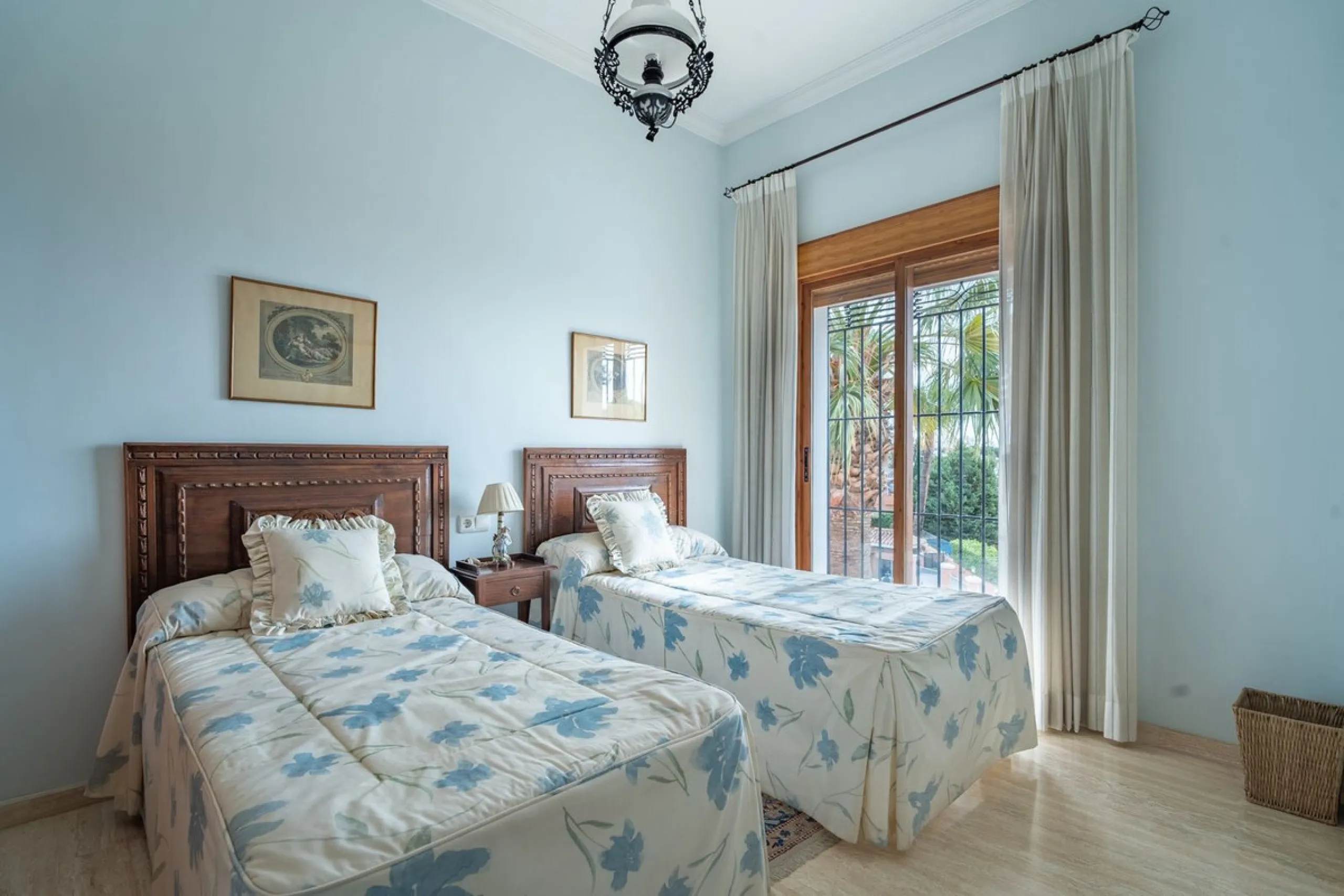 House - Detached Villa в продаже в Málaga, Málaga. В доме 5 спален и 4 ванных комнат. Площадь дома 350 м²