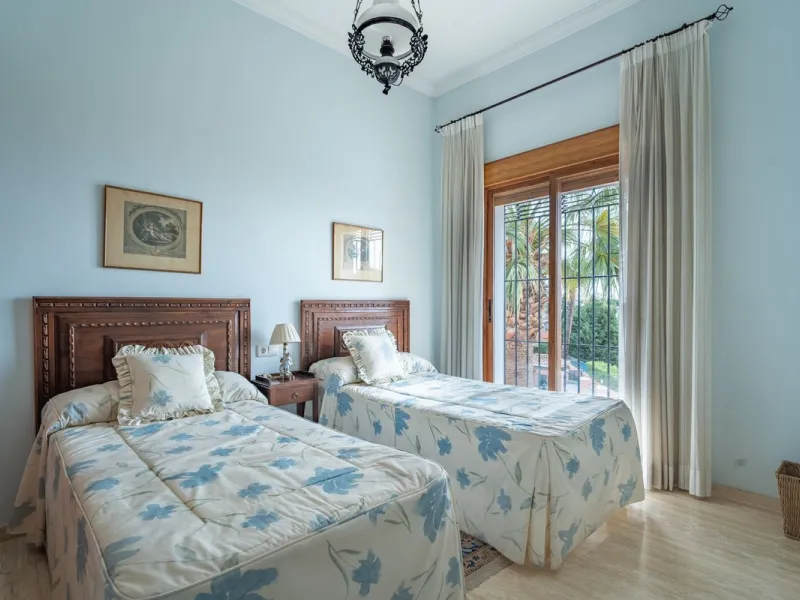 House - Detached Villa в продаже в Málaga, Málaga. В доме 5 спален и 4 ванных комнат. Площадь дома 350 м²