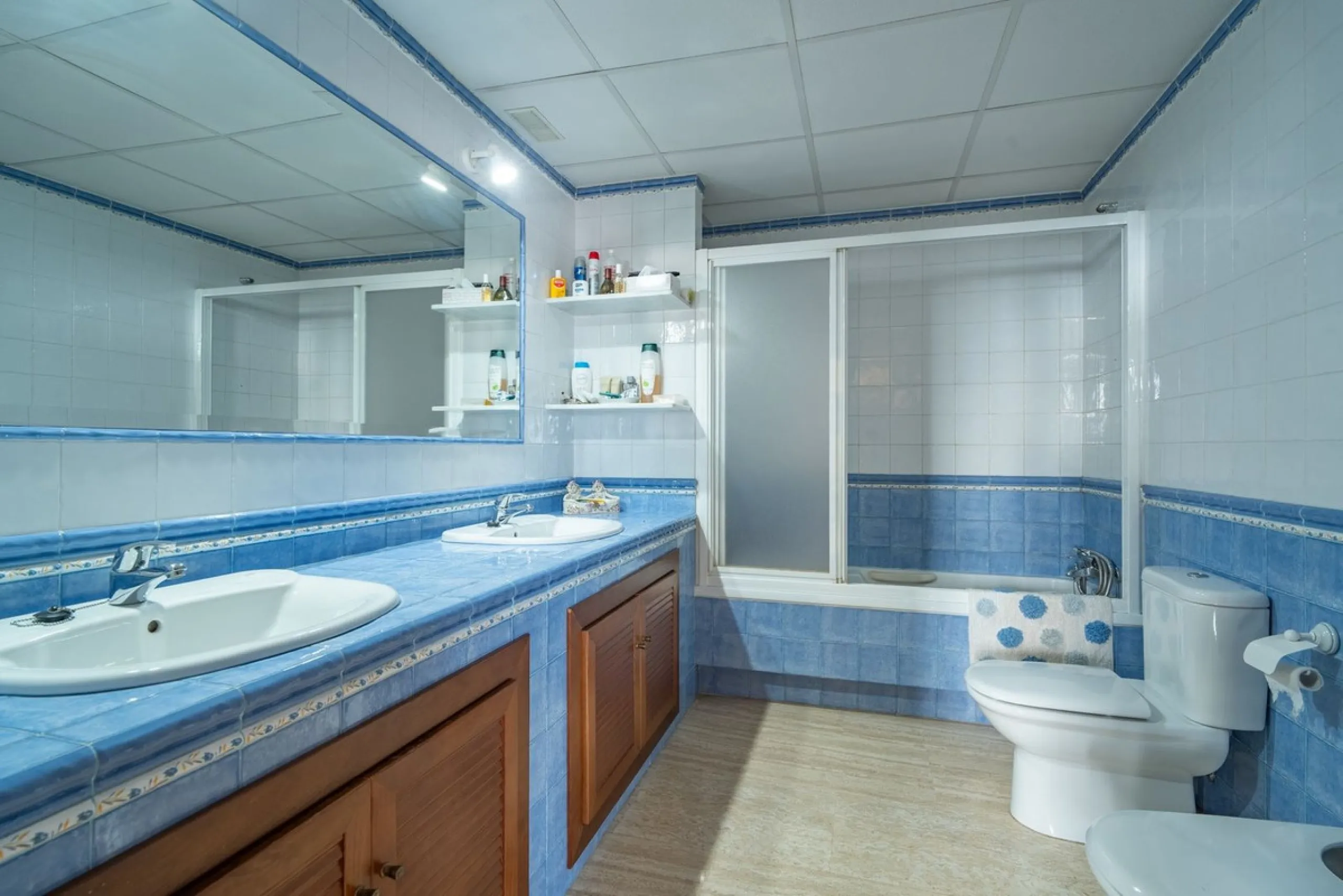 House - Detached Villa в продаже в Málaga, Málaga. В доме 5 спален и 4 ванных комнат. Площадь дома 350 м²
