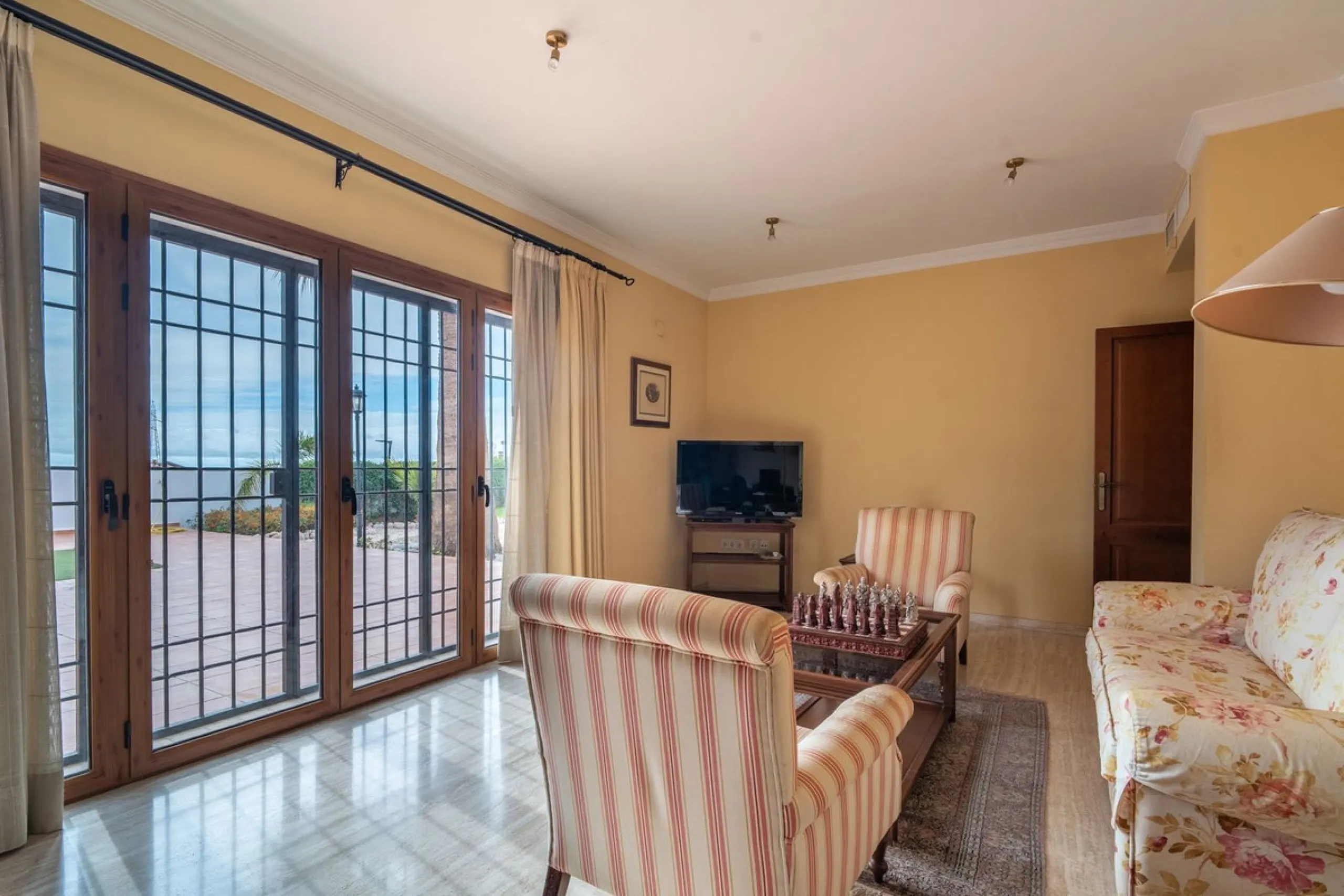 House - Detached Villa в продаже в Málaga, Málaga. В доме 5 спален и 4 ванных комнат. Площадь дома 350 м²