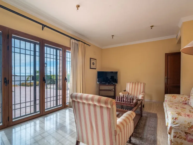 House - Detached Villa в продаже в Málaga, Málaga. В доме 5 спален и 4 ванных комнат. Площадь дома 350 м²