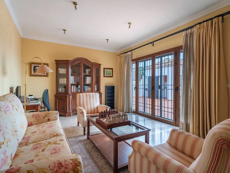 House - Detached Villa в продаже в Málaga, Málaga. В доме 5 спален и 4 ванных комнат. Площадь дома 350 м²