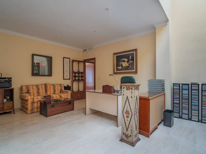 House - Detached Villa в продаже в Málaga, Málaga. В доме 5 спален и 4 ванных комнат. Площадь дома 350 м²