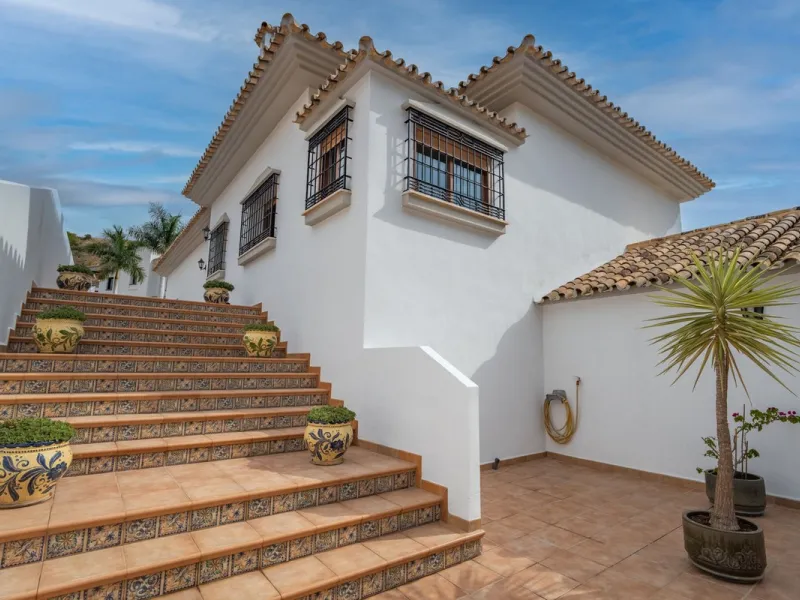 House - Detached Villa в продаже в Málaga, Málaga. В доме 5 спален и 4 ванных комнат. Площадь дома 350 м²