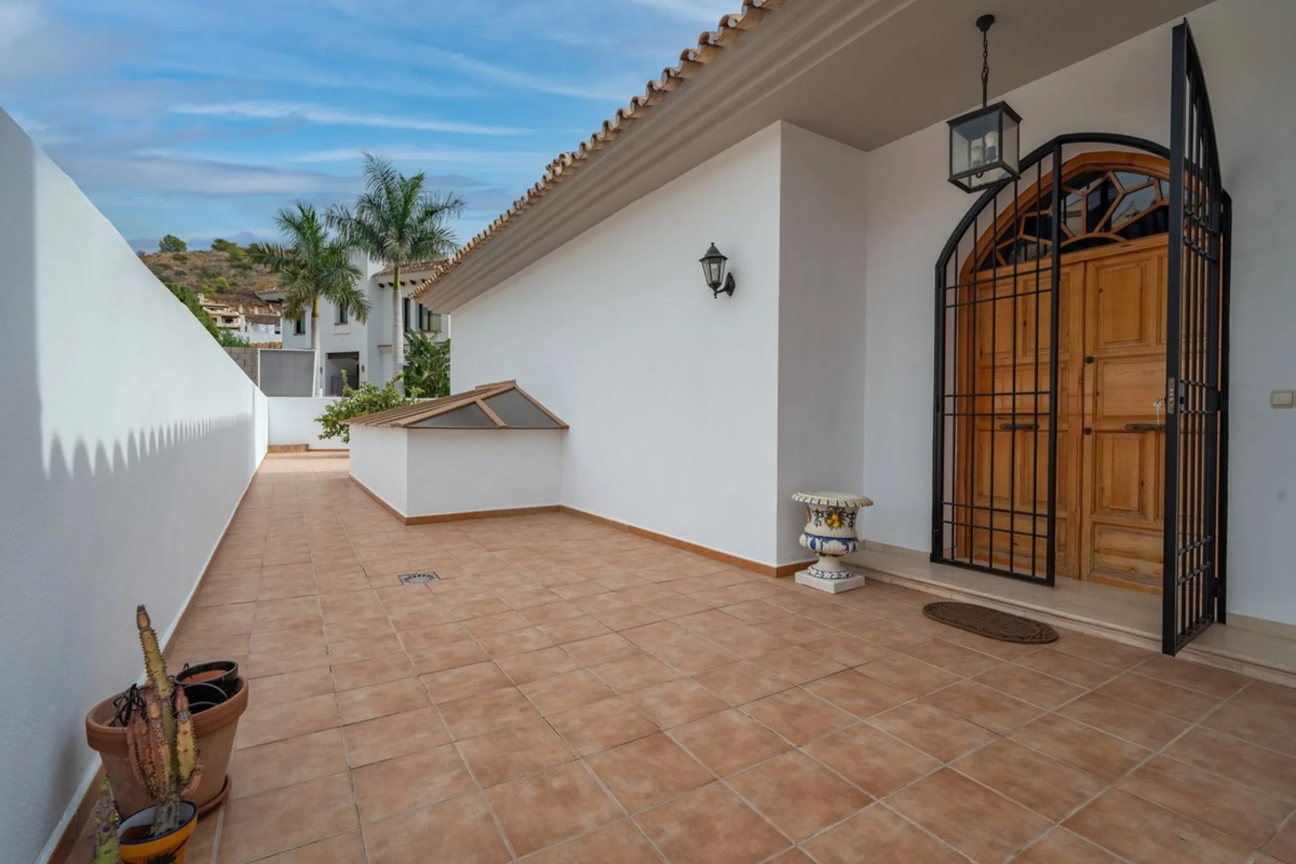House - Detached Villa в продаже в Málaga, Málaga. В доме 5 спален и 4 ванных комнат. Площадь дома 350 м²