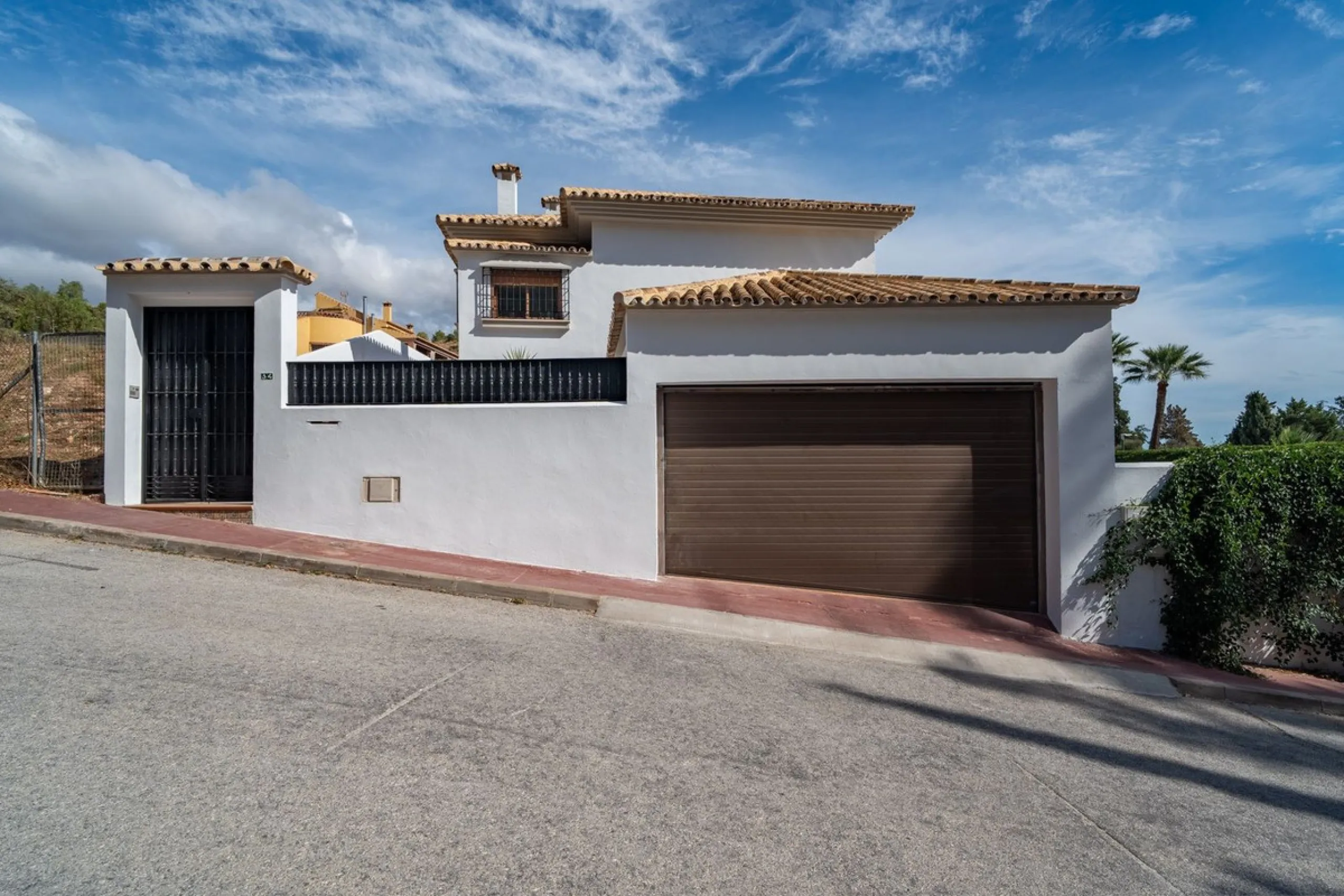 House - Detached Villa в продаже в Málaga, Málaga. В доме 5 спален и 4 ванных комнат. Площадь дома 350 м²