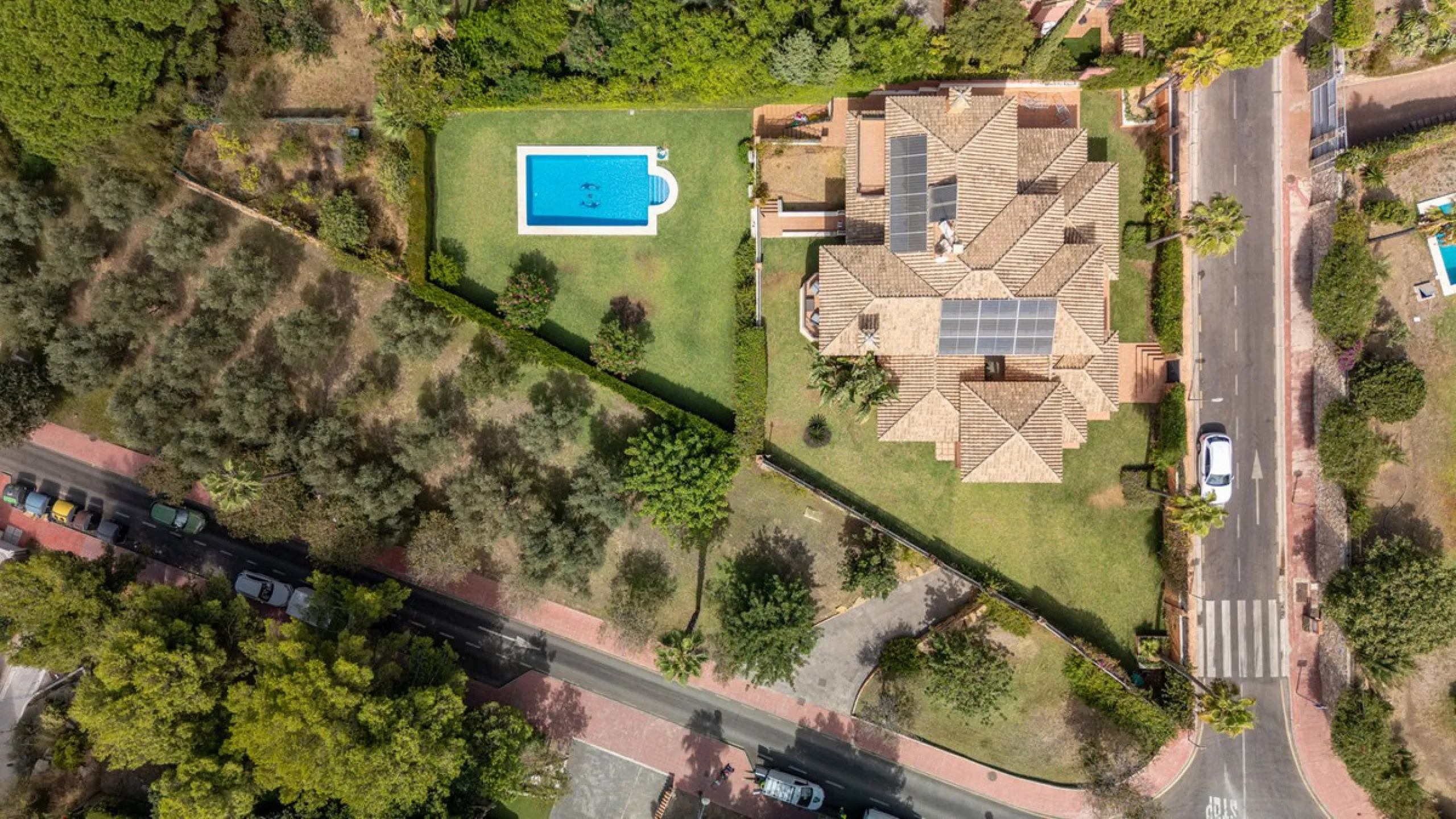 House - Detached Villa в продаже в Benalmadena, Málaga. В доме 6 спален и 5 ванных комнат. Площадь дома 658 м². Площадь участка 1510 м²