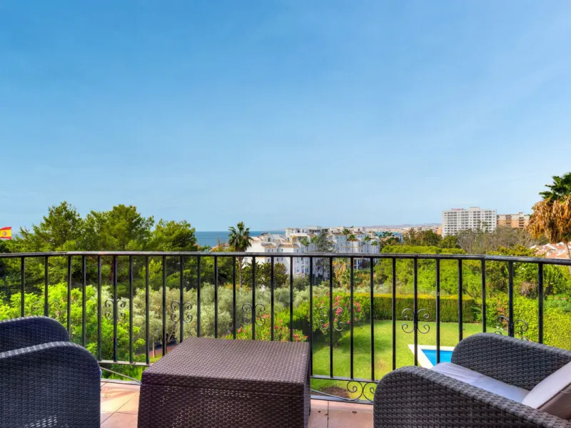 House - Detached Villa в продаже в Benalmadena, Málaga. В доме 6 спален и 5 ванных комнат. Площадь дома 658 м². Площадь участка 1510 м²