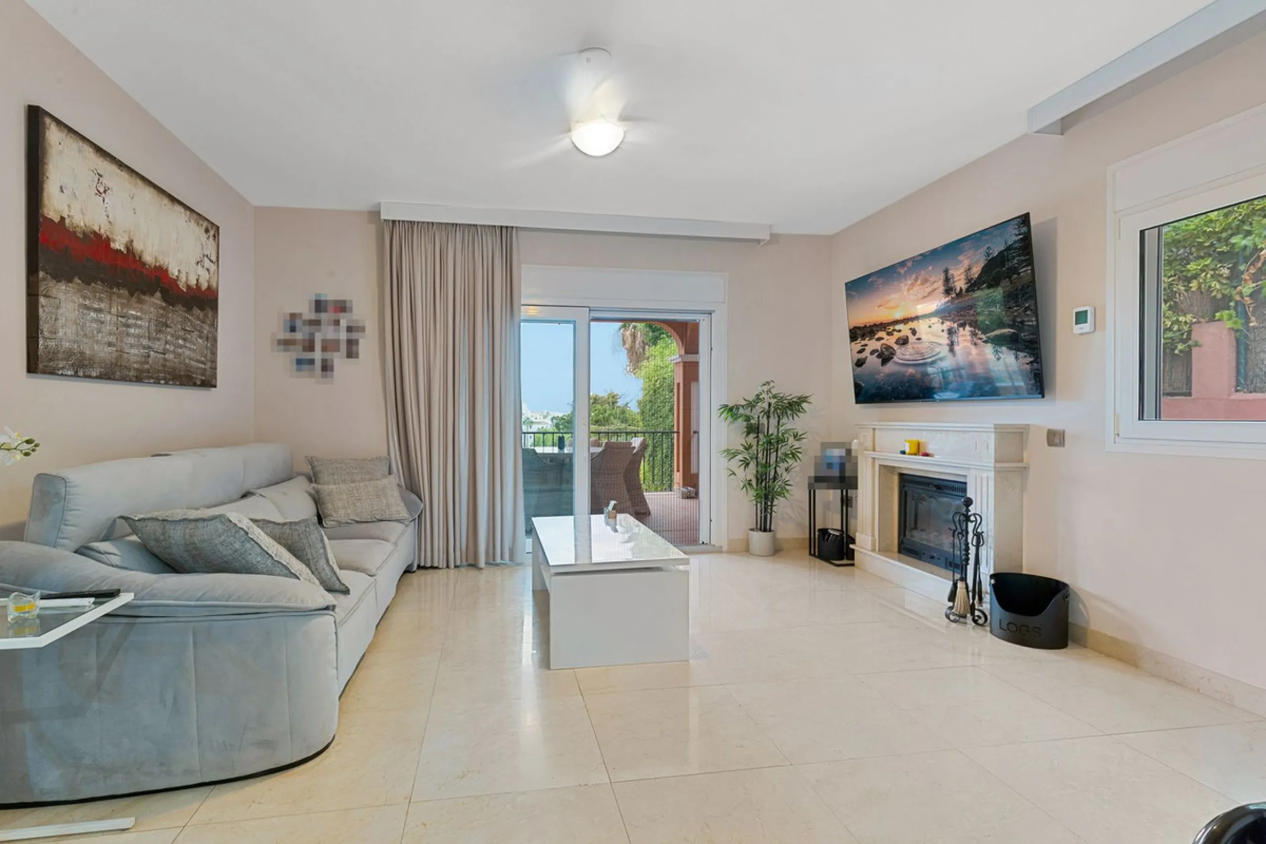 House - Detached Villa в продаже в Benalmadena, Málaga. В доме 6 спален и 5 ванных комнат. Площадь дома 658 м². Площадь участка 1510 м²