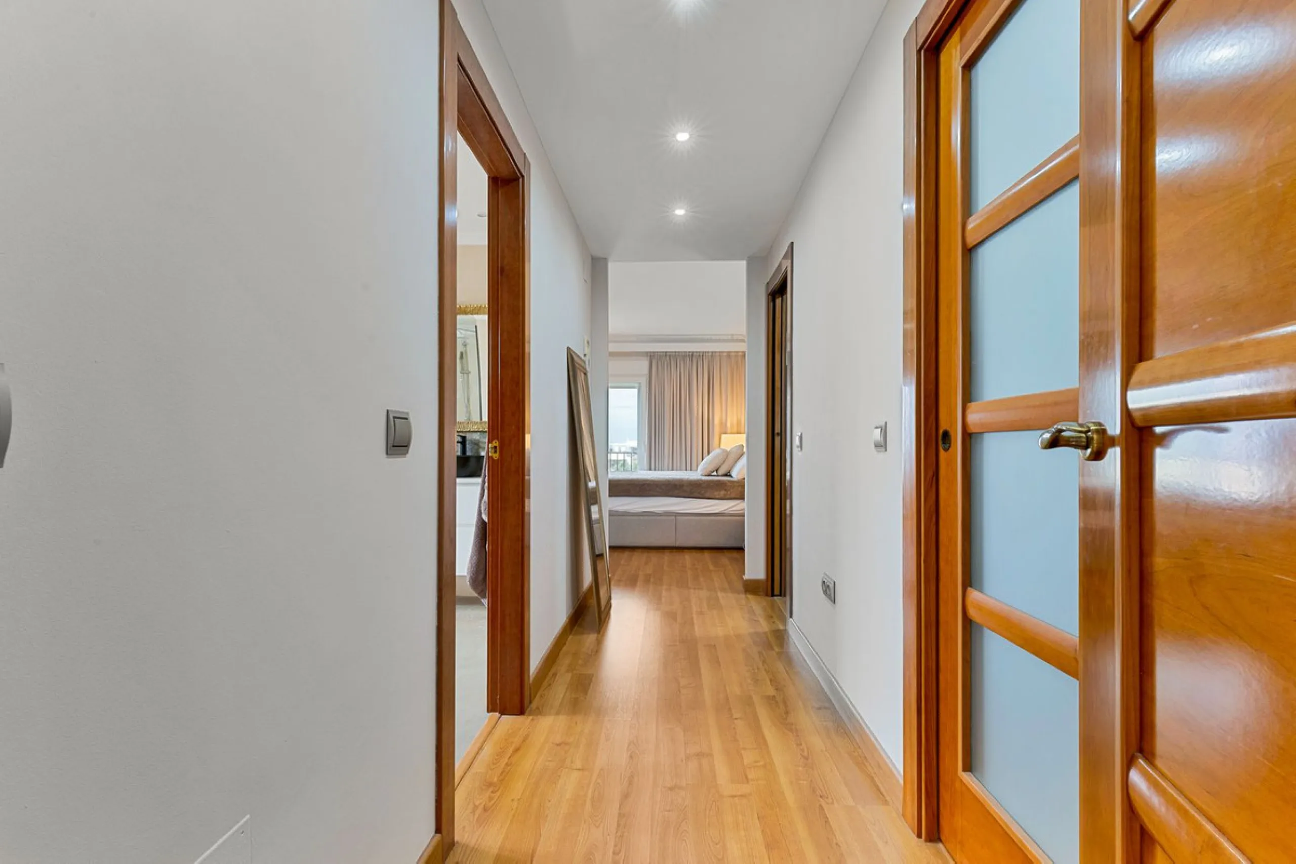 House - Detached Villa в продаже в Benalmadena, Málaga. В доме 6 спален и 5 ванных комнат. Площадь дома 658 м². Площадь участка 1510 м²