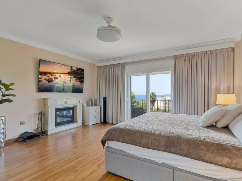 House - Detached Villa в продаже в Benalmadena, Málaga. В доме 6 спален и 5 ванных комнат. Площадь дома 658 м². Площадь участка 1510 м²