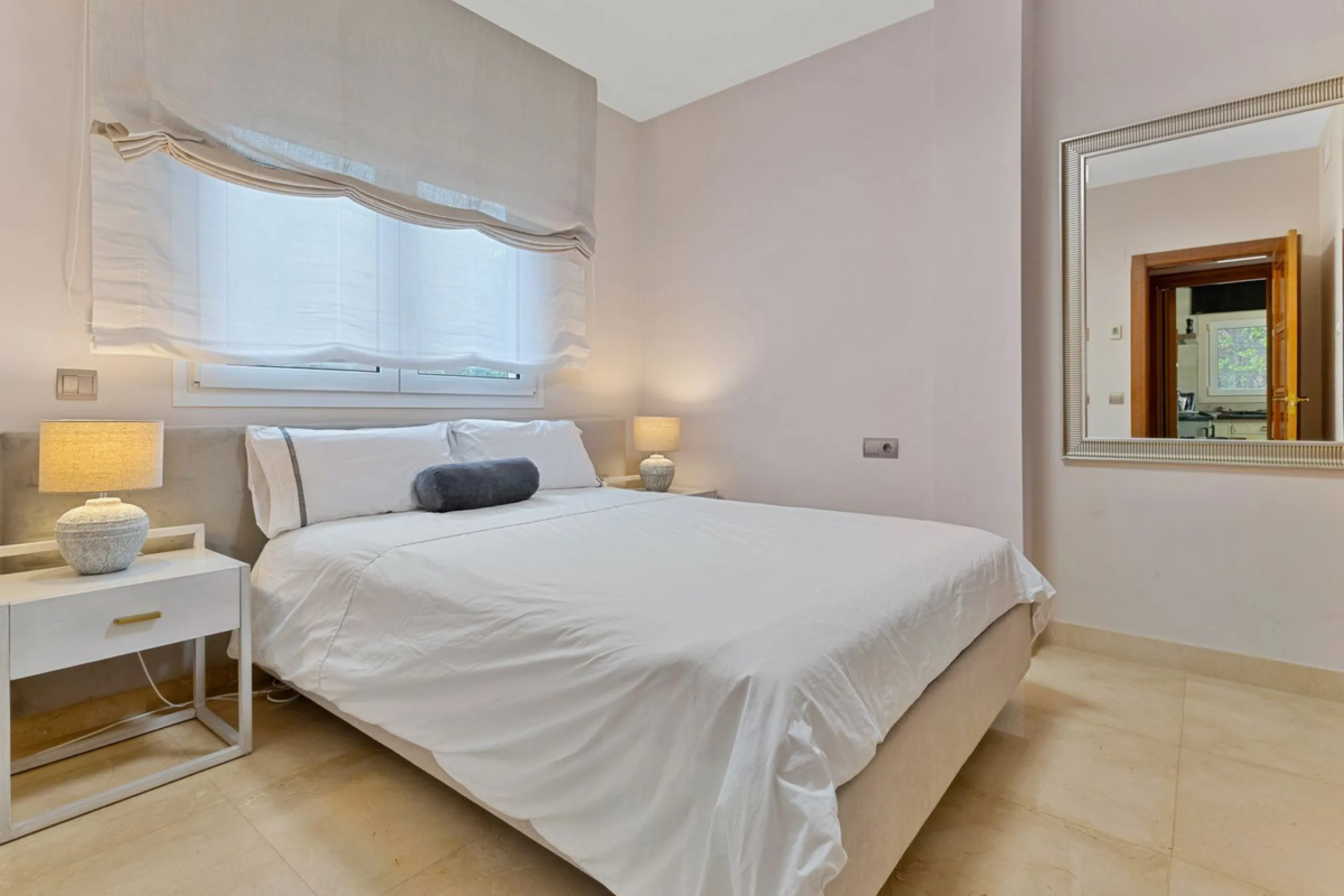 House - Detached Villa в продаже в Benalmadena, Málaga. В доме 6 спален и 5 ванных комнат. Площадь дома 658 м². Площадь участка 1510 м²
