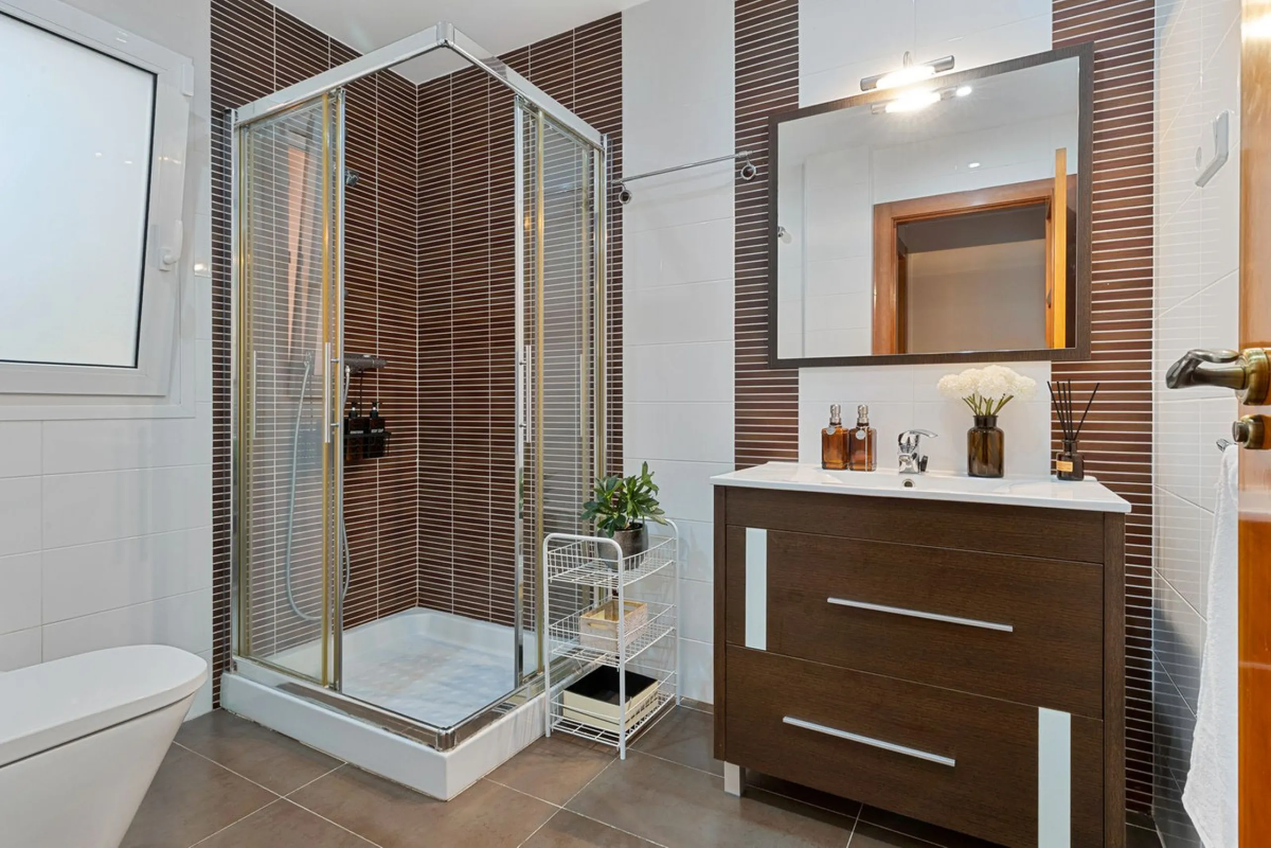 House - Detached Villa в продаже в Benalmadena, Málaga. В доме 6 спален и 5 ванных комнат. Площадь дома 658 м². Площадь участка 1510 м²