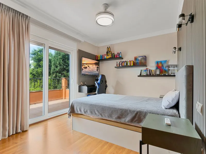 House - Detached Villa в продаже в Benalmadena, Málaga. В доме 6 спален и 5 ванных комнат. Площадь дома 658 м². Площадь участка 1510 м²
