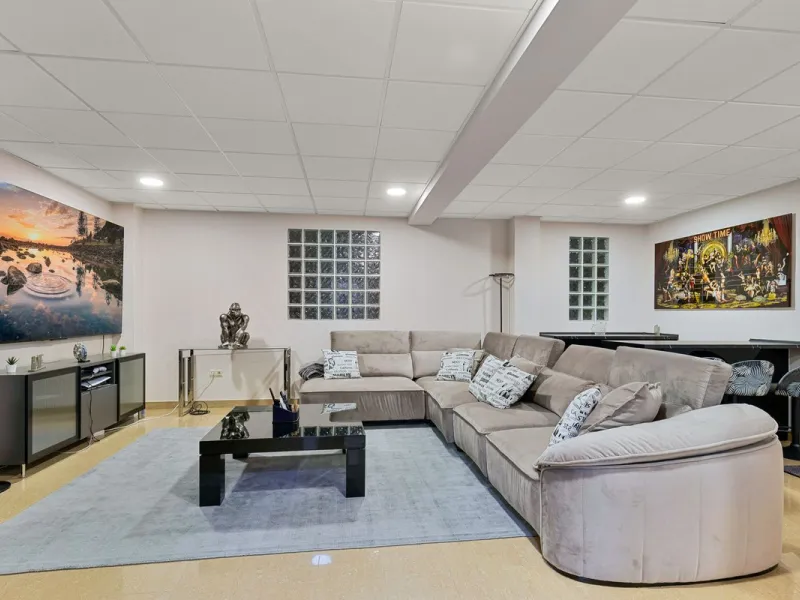 House - Detached Villa в продаже в Benalmadena, Málaga. В доме 6 спален и 5 ванных комнат. Площадь дома 658 м². Площадь участка 1510 м²