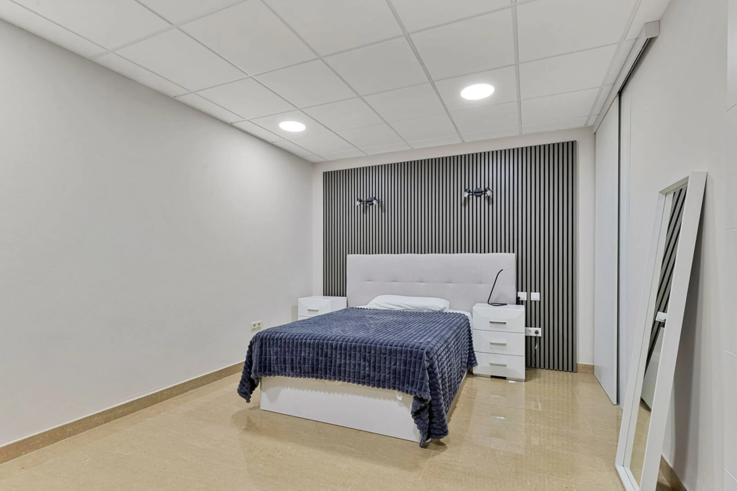 House - Detached Villa в продаже в Benalmadena, Málaga. В доме 6 спален и 5 ванных комнат. Площадь дома 658 м². Площадь участка 1510 м²